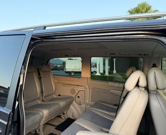 Wynajmij Mercedes-Benz Vito 2012 w Albanii. Paliwo: Diesel. Moc:  KM ➤ Koszt od 65 EUR za dobę.