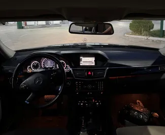 Silnik Diesel 3,5 l – Wynajmij Mercedes-Benz E-Class w Tiranie.