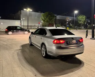 Wynajmij Volkswagen Passat 2015 w Albanii. Paliwo: Benzyna. Moc:  KM ➤ Koszt od 41 EUR za dobę.
