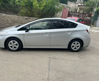 Toyota Prius 2015 – wynajem od właścicieli w Tbilisi (Gruzja).