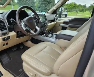 Ford F150 2020 do wynajęcia W Mińsku. Limit przebiegu 300 km/dzień.