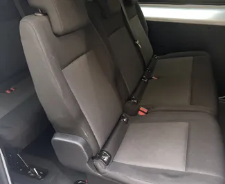 Silnik Diesel  l – Wynajmij Opel Vivaro w Pradze.