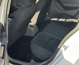 Wynajmij Volkswagen Golf 6 2012 w Albanii. Paliwo: Diesel. Moc:  KM ➤ Koszt od 18 EUR za dobę.