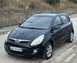 Wynajmij Hyundai i20 2012 w Albanii. Paliwo: Diesel. Moc:  KM ➤ Koszt od 15 EUR za dobę.