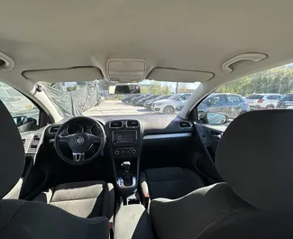 Wynajem samochodu Volkswagen Golf 6 nr 14838 (Automatyczna) na lotnisku w Tiranie, z silnikiem 1,6l. Benzyna ➤ Bezpośrednio od Vilson w Albanii.
