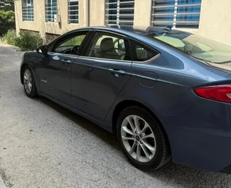 Wynajmij Ford Fusion Sedan 2019 w Gruzji. Paliwo: Benzyna. Moc: 220 KM ➤ Koszt od 95 GEL za dobę.