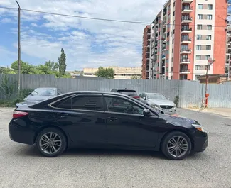 Toyota Camry 2017 – wynajem od właścicieli w Tbilisi (Gruzja).
