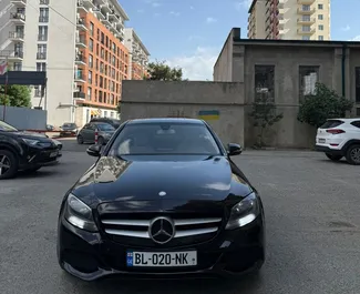 Wynajmij Mercedes-Benz C350 2018 w Gruzji. Paliwo: Benzyna. Moc: 280 KM ➤ Koszt od 150 GEL za dobę.