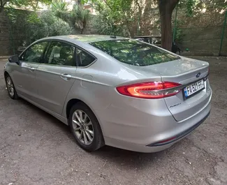 Wynajmij Ford Fusion Sedan 2020 w Gruzji. Paliwo: Benzyna. Moc: 220 KM ➤ Koszt od 85 GEL za dobę.