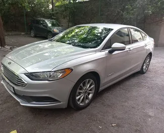 Wnętrze Ford Fusion Sedan do wynajęcia w Gruzji. Doskonały samochód 5-osobowy. ✓ Skrzynia Automatyczna.