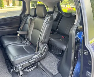 Honda Odyssey 2023 do wynajęcia w Erewaniu. Limit przebiegu nieograniczony.