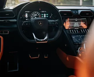 Wynajmij Lamborghini Urus 2023 w Gruzji. Paliwo: Benzyna. Moc: 657 KM ➤ Koszt od 3300 GEL za dobę.