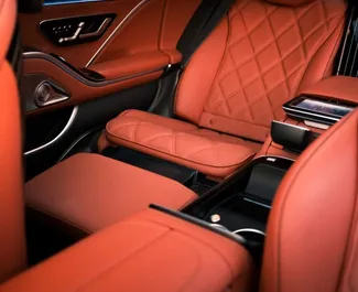 Wynajmij Mercedes-Benz S-Class Maybach 2024 w Gruzji. Paliwo: Benzyna. Moc: 496 KM ➤ Koszt od 2600 GEL za dobę.