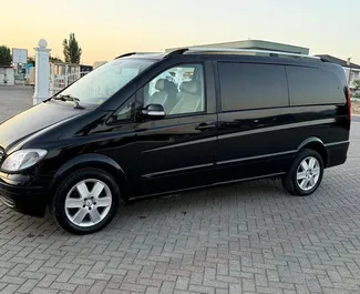 Wnętrze Mercedes-Benz Vito do wynajęcia w Albanii. Doskonały samochód 7-osobowy. ✓ Skrzynia Manualna.