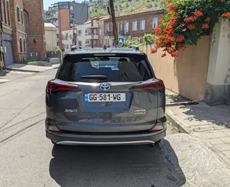 Wynajmij Toyota Rav4 L 2016 w Gruzji. Paliwo: Hybryda. Moc: 180 KM ➤ Koszt od 88 GEL za dobę.