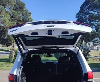 Jeep Grand Cherokee 2020 do wynajęcia w Tbilisi. Limit przebiegu 250 km/dzień.