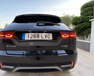 Wynajmij Jaguar F-PACE 2022 w Hiszpanii. Paliwo: Diesel. Moc: 205 KM ➤ Koszt od 100 EUR za dobę.