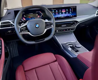 Wynajmij BMW 320i 2025 w ZEA. Paliwo: Benzyna. Moc: 180 KM ➤ Koszt od 480 AED za dobę.