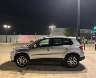 Wynajmij Volkswagen Tiguan 2014 w Albanii. Paliwo: Diesel. Moc:  KM ➤ Koszt od 33 EUR za dobę.