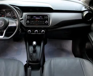 Nissan Kicks 2024 do wynajęcia w Dubaju. Limit przebiegu 250 km/dzień.