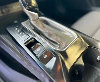 Wnętrze MG 5/GT do wynajęcia w ZEA. Doskonały samochód 5-osobowy. ✓ Skrzynia Automatyczna.