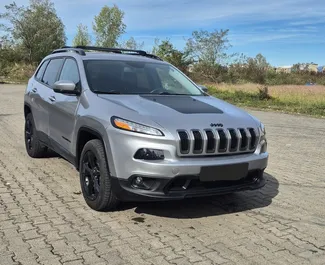 Wynajmij Jeep Cherokee 2018 w Gruzji. Paliwo: Gaz. Moc: 250 KM ➤ Koszt od 130 GEL za dobę.