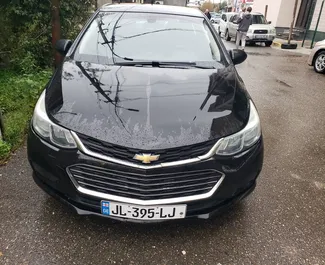 Chevrolet Cruze – samochód kategorii Komfort na wynajem w Gruzji ✓ Depozyt 300 GEL ✓ Ubezpieczenie: OC, SCDW, FDW, Pasażerowie, Od Kradzieży, Młody.