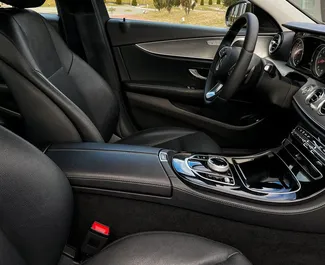 Mercedes-Benz E-Class – samochód kategorii Premium na wynajem na Białorusi ✓ Depozyt 200 USD ✓ Ubezpieczenie: OC, CDW.