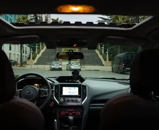 Wnętrze Subaru Impreza do wynajęcia w Gruzji. Doskonały samochód 5-osobowy. ✓ Skrzynia Automatyczna.