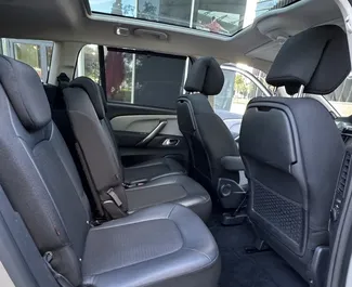 Citroen C4 Grand Picasso 2021 do wynajęcia w Barcelonie. Limit przebiegu 250 km/dzień.