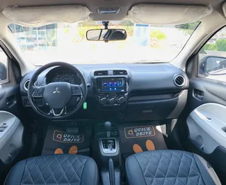 Mitsubishi Attrage 2025 do wynajęcia w Dubaju. Limit przebiegu 250 km/dzień.