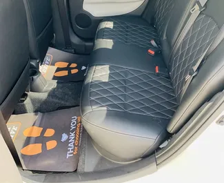 Wnętrze Mitsubishi Attrage do wynajęcia w ZEA. Doskonały samochód 5-osobowy. ✓ Skrzynia Automatyczna.