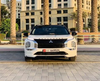 Wynajmij Mitsubishi Outlander w Dubaj ZEA