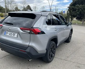Silnik Benzyna 2,5 l – Wynajmij Toyota Rav4 na lotnisku w Tbilisi.
