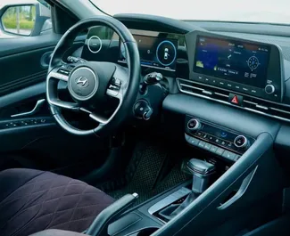 Wnętrze Hyundai Elantra do wynajęcia w Kazachstanie. Doskonały samochód 5-osobowy. ✓ Skrzynia Automatyczna.