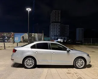 Silnik Diesel 1,6 l – Wynajmij Volkswagen Jetta w Tiranie.