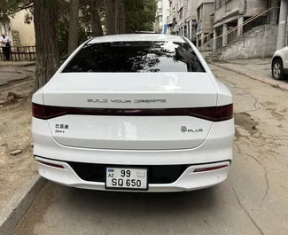 BYD Qin Plus – samochód kategorii Komfort na wynajem w Azerbejdżanie ✓ Depozyt 300 AZN ✓ Ubezpieczenie: OC, CDW, SCDW, FDW, Od Kradzieży.
