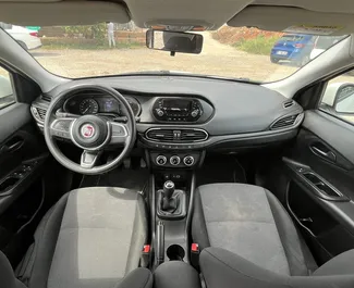 Wynajmij Fiat Egea 2022 w Turcji. Paliwo: Diesel. Moc: 70 KM ➤ Koszt od 20 USD za dobę.