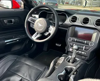 Silnik Benzyna 2,3 l – Wynajmij Ford Mustang Cabrio W Mińsku.