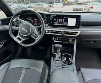 Kia K5 – samochód kategorii Komfort, Premium na wynajem na Białorusi ✓ Depozyt 133 USD ✓ Ubezpieczenie: OC, CDW.