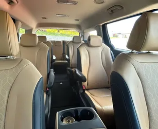Wynajmij Kia Carnival 2020 na Białorusi. Paliwo: Diesel. Moc: 202 KM ➤ Koszt od 71 USD za dobę.