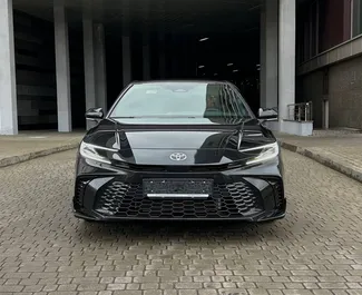 Wynajmij Toyota Camry 2024 na Białorusi. Paliwo: Benzyna. Moc: 173 KM ➤ Koszt od 92 USD za dobę.