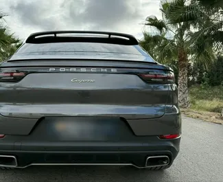 Porsche Cayenne 2022 do wynajęcia w Alicante. Limit przebiegu 200 km/dzień.