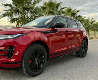 Wynajmij Land Rover Range Rover Evoque 2021 w Hiszpanii. Paliwo: Hybryda. Moc: 260 KM ➤ Koszt od 150 EUR za dobę.