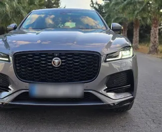 Wynajmij Jaguar F-PACE 2022 w Hiszpanii. Paliwo: Diesel. Moc: 206 KM ➤ Koszt od 150 EUR za dobę.
