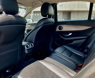 Wynajmij Mercedes-Benz E-Class 2017 na Białorusi. Paliwo: Benzyna. Moc: 184 KM ➤ Koszt od 107 USD za dobę.