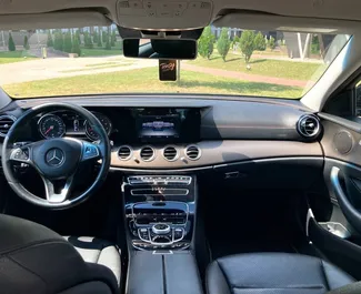Mercedes-Benz E-Class – samochód kategorii Premium na wynajem na Białorusi ✓ Depozyt 200 USD ✓ Ubezpieczenie: OC, CDW.
