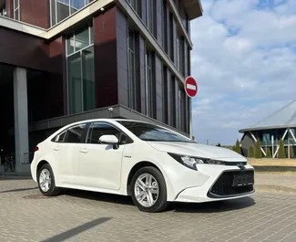 Wynajmij Toyota Corolla Sedan 2020 na Białorusi. Paliwo: Hybryda. Moc: 136 KM ➤ Koszt od 44 USD za dobę.