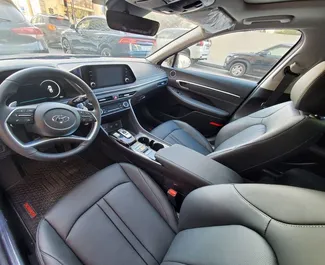 Silnik Benzyna  l – Wynajmij Hyundai Sonata na lotnisku w Baku.