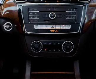 Wynajmij Mercedes-Benz GLE-Class 2017 w Gruzji. Paliwo: Benzyna. Moc: 302 KM ➤ Koszt od 270 GEL za dobę.